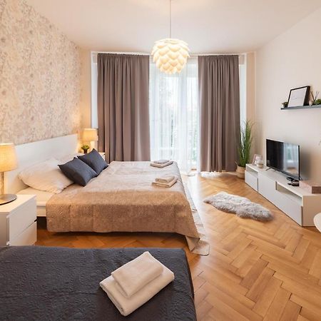 Luxury Apartment In Prime Location Praag Buitenkant foto