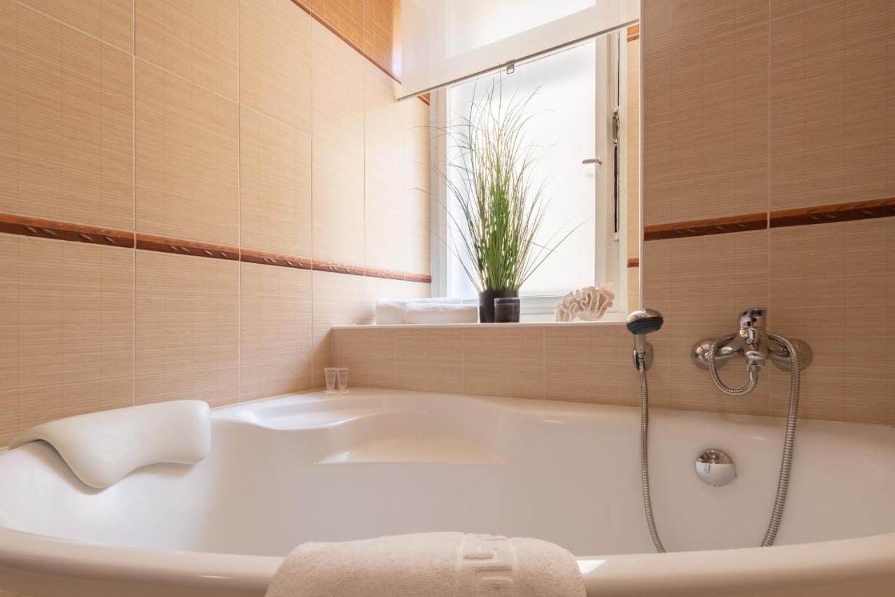 Luxury Apartment In Prime Location Praag Buitenkant foto